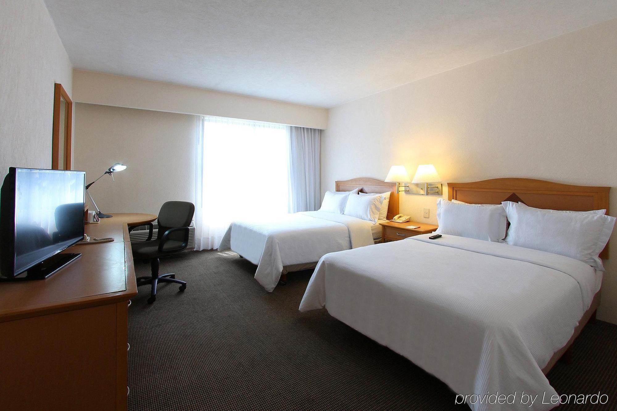 Fiesta Inn Сальтильо Экстерьер фото